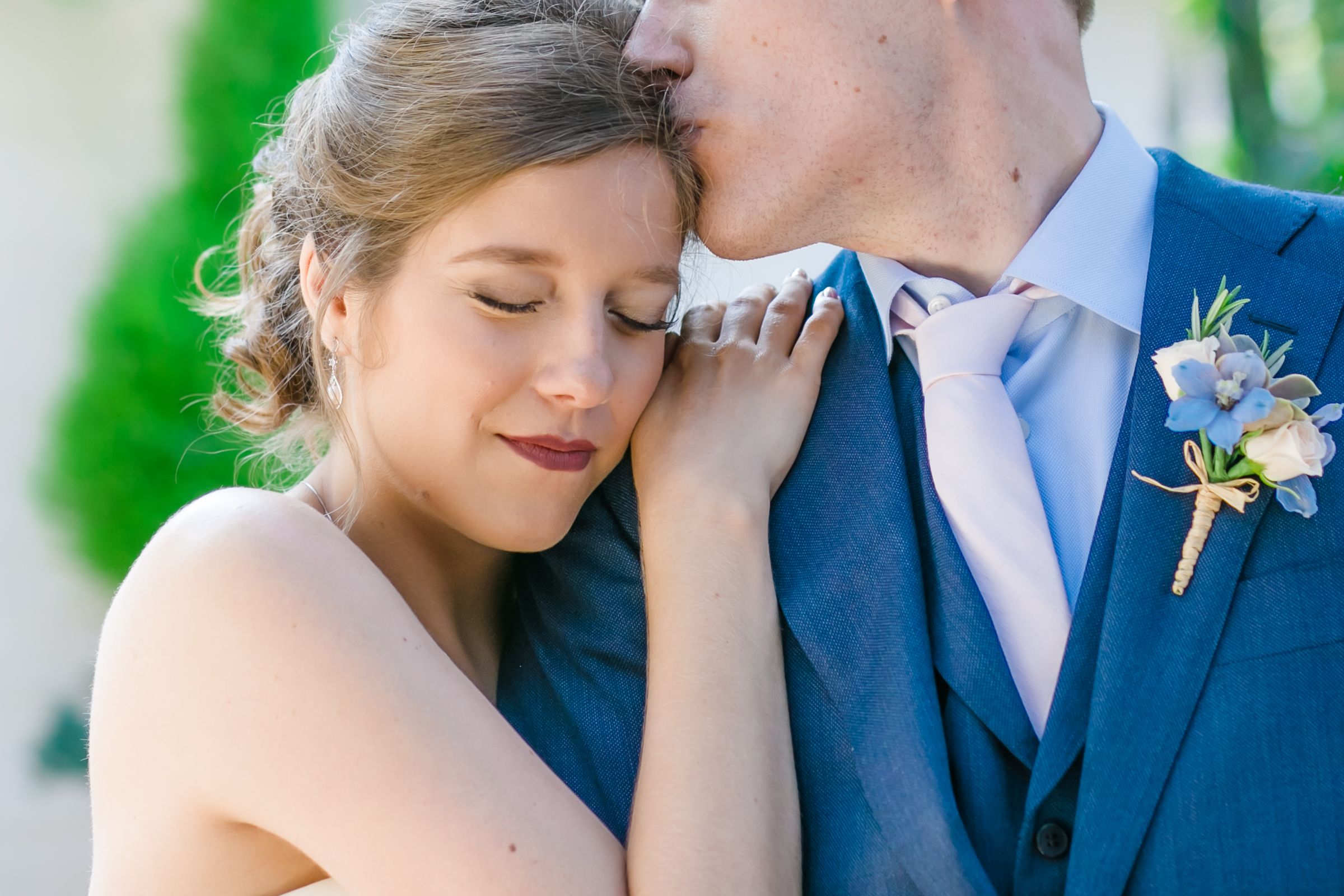 Love in its purest form! A tender moment as the groom softly kisses his bride’s forehead, capturing romance, intimacy, and timeless elegance in stunning wedding photography. #WeddingPhotography #BrideAndGroom #TimelessLove #RomanticMoments #PureLove #HappilyEverAfter